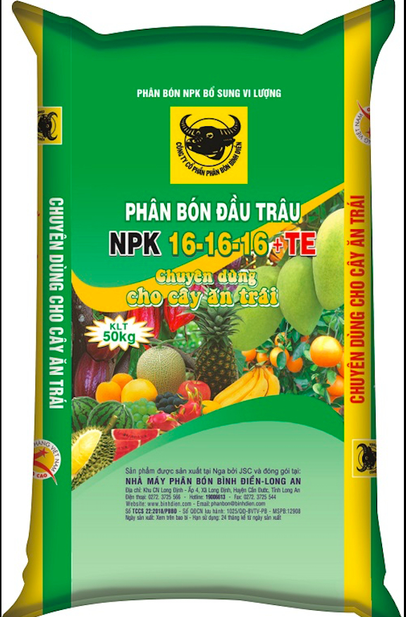 Bón phân Đầu Trâu 16 + 16 + 16 + TE giúp sầu riêng cho năng suất cao.